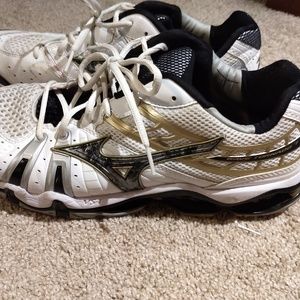 Mizuno Wave Tornado 7